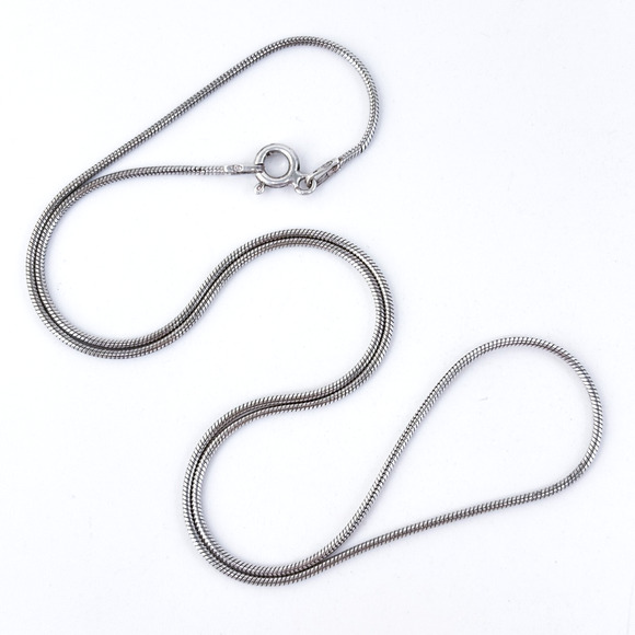Vintage Italy Sterling Silver 925 1.1mm Snake Chain Necklace 18" - Picture 1 of 3